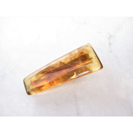 1 1/2 inch smaller white or amber brown alligator hair clip for fine thin hair.