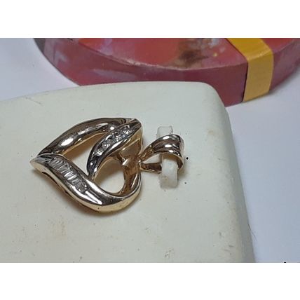 Estate .25ctw Rd/Baquette Natural Diamond Open 10Kt Y/Gold Heart Pendant#20095