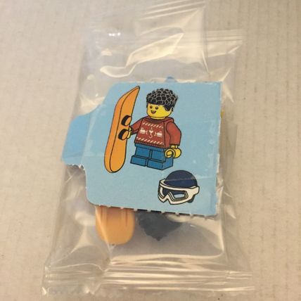 NEW Official Lego Holiday Snowboarder Minifigure & Skateboard Mini set