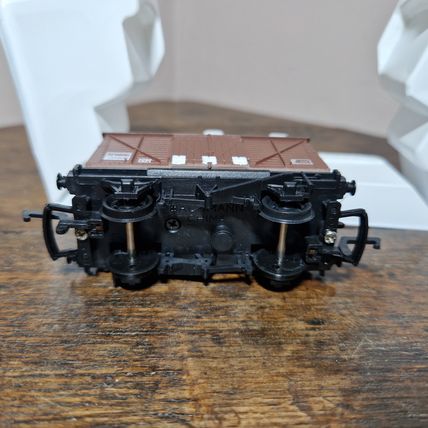 Bachmann OO gauge 33-735 12 Ton Shock Absorbing Van B852193