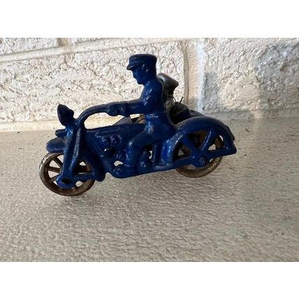 ANTIQUE CAST IRON HUBLEY MOTORCYCLE "COP" W/ SIDECAR AND RIDER DL