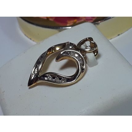 Estate .10ctw Natural Rd Diamond Open Heart 10Kt Y/Gold Heart Bail Pendant#20419