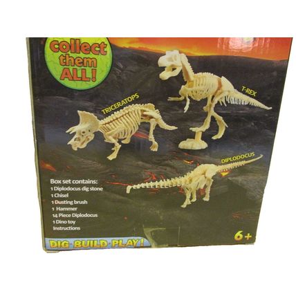 The Dig Team Triceratops 2 in 1 Dino Dig Build Play Kit