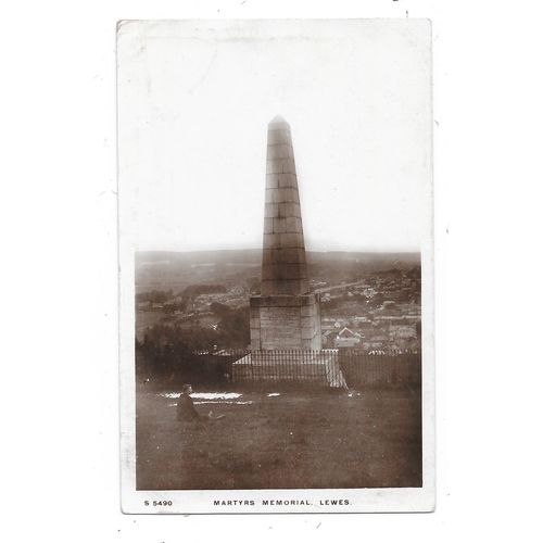 REAL PHOTOGRAPHIC POSTCARD OF MARTYRS MEMORIAL LEWES SUSSEX POSTED 1910 (2167)