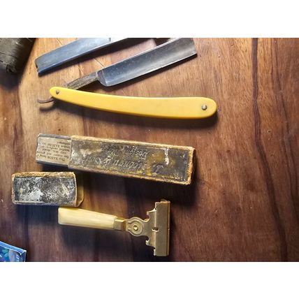 Vintage shaving blades belt shaperener boker