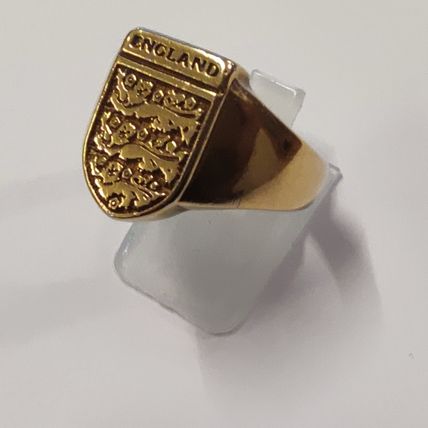 GOLD ENGLAND RING Three Lions Football ring Size S - T 8.3grams approx