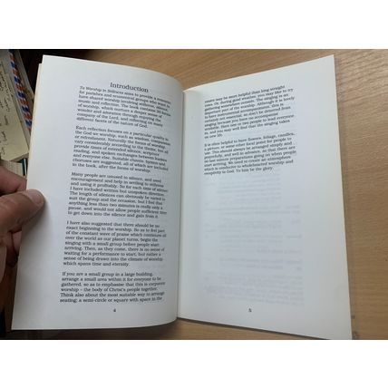 1991 "TO WORSHIP IN STILLNESS" 30 REFLECTIVE SERVICES PAPERBACK BOOK (LL)