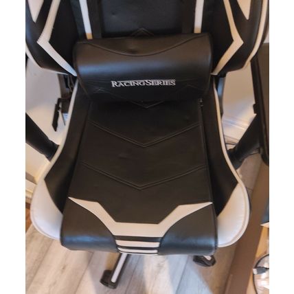 DX RACER GAMING CHAIR - EXCELLENT CONDITION.