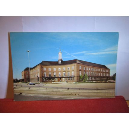 TOWN HALL, WATFORD, HERTFORDSHIRE unused postcard Colourmaster =