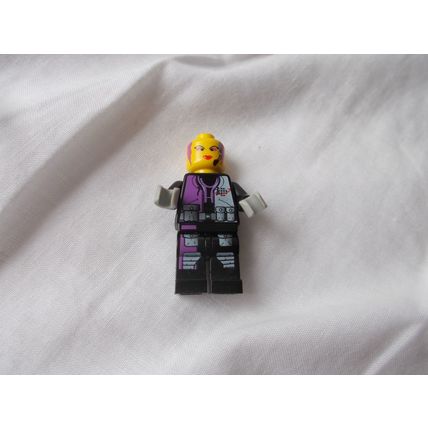 LEGO MINNIFIGURE ALPHA FEMALE (12/01) FREE POSTAGE