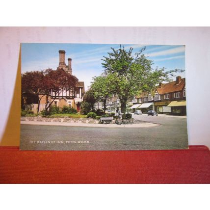 THE DAYLIGHT INN, PETTS WOOD, BEXLEY, LONDON unused postcard =