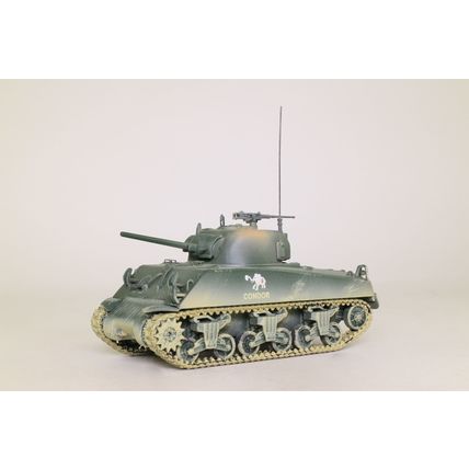M4A3 SHERMAN TANK USMC, 1ST MARINE AMPHIBIOUS CORPS, 1943 - CORGI US51009 1/50