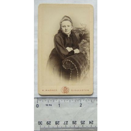 Carte-de-visite B. Rhodes, Gloucester - lady