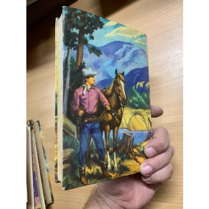 1944 1ST EDITION "GENE AUTREY & THE THIEF RIVER OUTLAWS" ILLUSTRATED BOOK (P3)