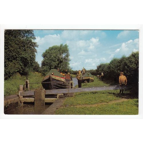 Narrow Boats on the Oxford Canal north of Banbury Postcard 5766