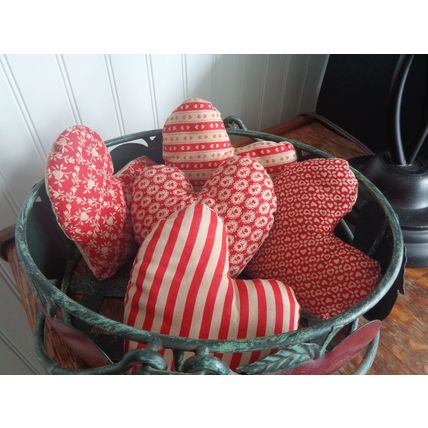 5 Primitive Fabric Heart Pillow Ornies Tucks Bowl Fillers 5 1/2 Inch Farmhouse