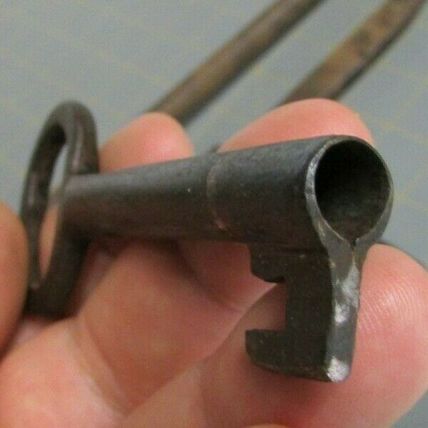 RARE ANTIQUE 1700's -1800's LARGE WROUGHT IRON PADLOCK WITH KEY WORKS GREAT
