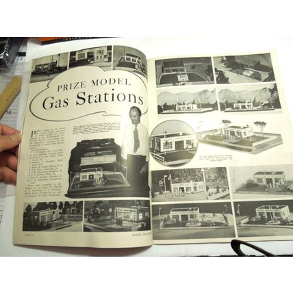 Lot of 2 Vintage Electric Trains 1952 & Model Builder Magazines 1940