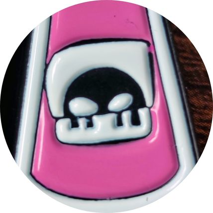 Poison Bottle Pink Enamelled Pin Badge Brooch velvet bag cm 1.5 x 3 cm BA88