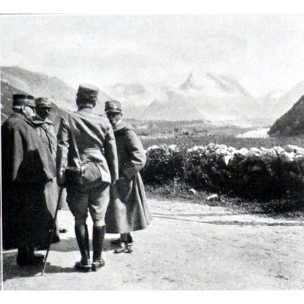 ROYAL LUNCH ON THE GRASS, IN A VALLEY, NEAR CAPORETTO 1915 FRANCE WORLD WAR I