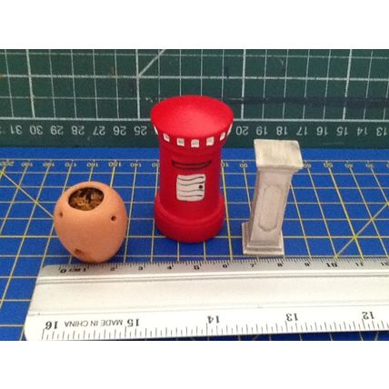 Mixed Lot A Preloved 1:12th Dolls House Miniature