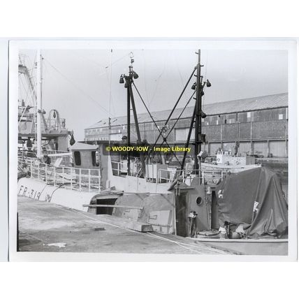 tr574 - Fishing Trawler - FR 319 - photo 8.5" x 6.6"