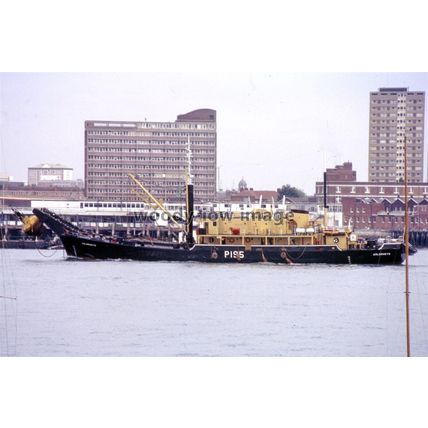 SQ0352 - Royal Navy Salvage - Goldeneye P195 - photograph 6x4