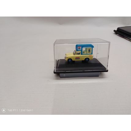 CORGI LYONS MAID ICE-CREAM VAN ( PRE-OWNED)
