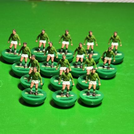 Subbuteo Rugby Team IRELAND R4 HEAVYWEIGHTS HW SET