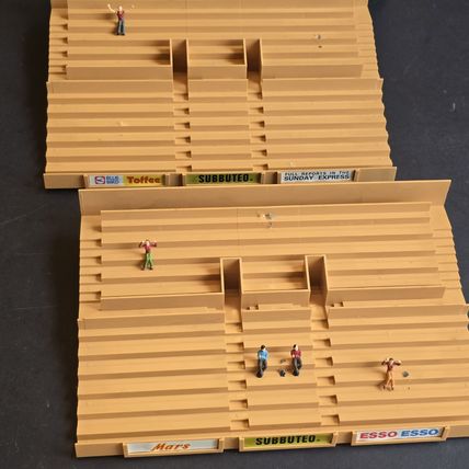 Subbuteo Terrace Set C142 Stadium Terracing + Supports BOXED AND 5 SPECTATORS