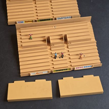 Subbuteo Terrace Set C142 Stadium Terracing + Supports BOXED AND 5 SPECTATORS