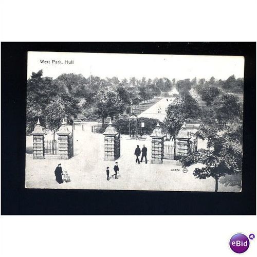 Yorkshire HULL West Park Postcard by W (64574)