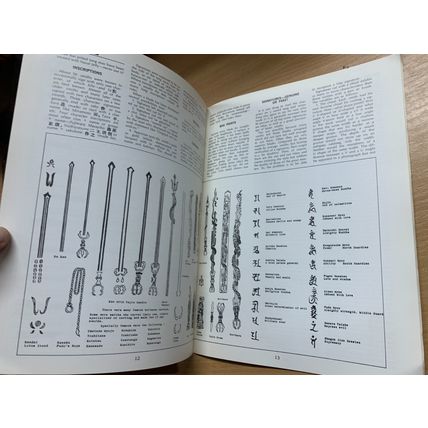 RARE* 1973 "INTRODUCTION TO JAPANESE SWORDS" LARGE THIN PAPERBACK BOOK (LL)