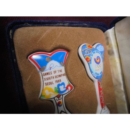1988 OLYMPICS Seoul Korea Set of 2 Ceramic Spoon Set! $20.00 Shipped!