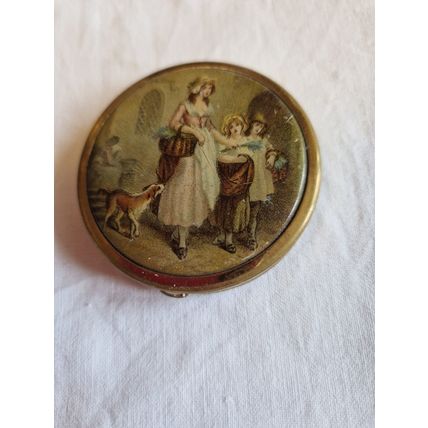RARE VINTAGE LAVENDER SELLER POWDER COMPACT BY YARDLEY