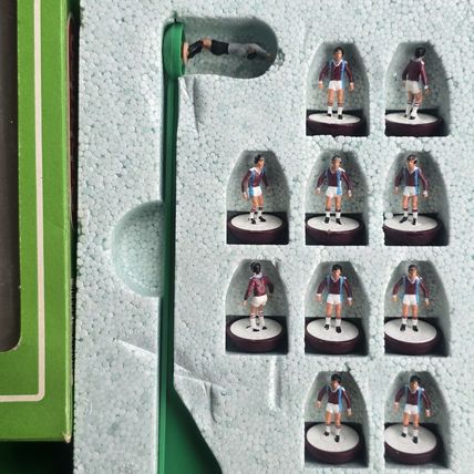 Subbuteo lw team ref Number 667 WEST HAM UNITED COMPLETE SET Correct Box