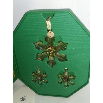 SWAROVSKI, ANNUAL EDITION 2022 CHRISTMAS ORNAMENT SET,GOLD, Absolutely Stunning.