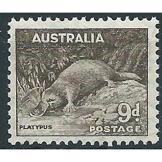 Australia 1938 SG173 9d Chocolate Perf 13.5x14 Mounted Mint ....