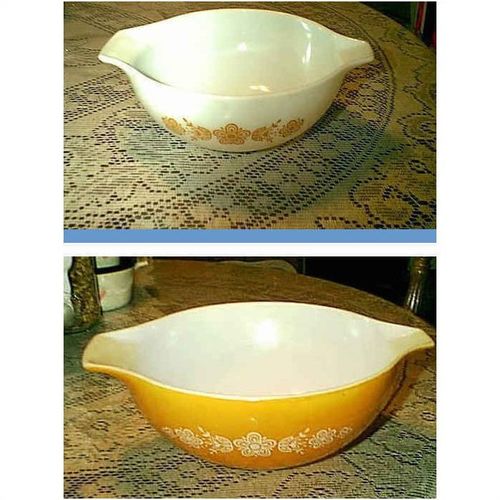 2 PYREX BUTTERFLY 444 4 QTS & 443 2 1/2 QTS GOLD CINDERELLA SPOUTED MIXING BOWLS