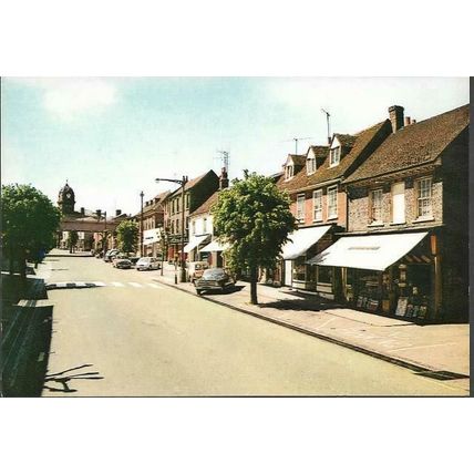 Hungerford, Berkshire - High Street - Frith postcard c.1960s