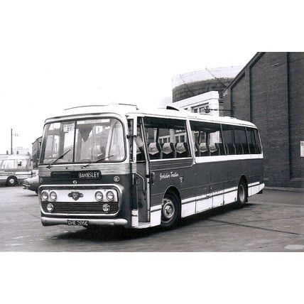 Black & White Photograph of Yorkshire Traction Co. Ltd. - CHE 305C