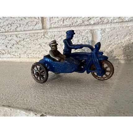 ANTIQUE CAST IRON HUBLEY MOTORCYCLE "COP" W/ SIDECAR AND RIDER DL