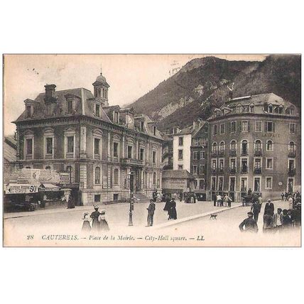65 - Cauterets - Place de la Mairie- City- Hall Square