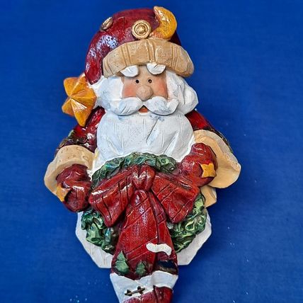 SANTA CLAUS Christmas STOCKING HOLDER Mantel Hanger Wreath Hook Resin
