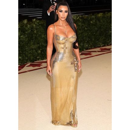 KIM KARDASHIAN 2018 Met Gala gold gown stunner 7x10 candid photo