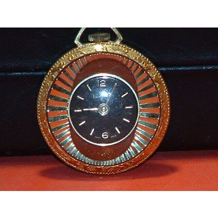 Pre-Owned Vintage Women’s Lucerne Hand Wind Pendant Watch