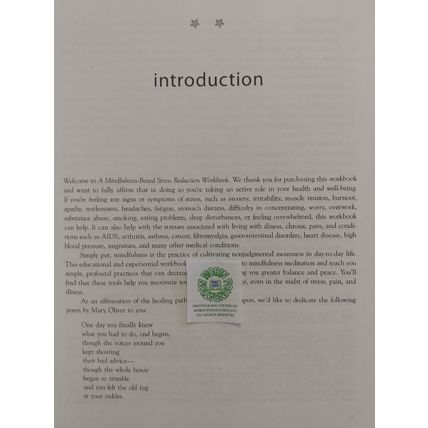 A MINDFULNESS BASED STRESS REDUCTION WORKBOOK + MP3 CD w 21 GUIDED MEDITATIONS