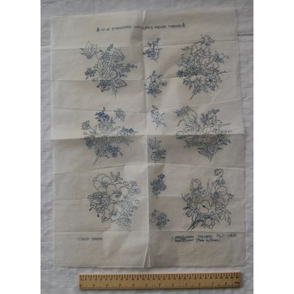 Vintage: unused iron-on transfer Briggs P621-D820 flower sprays