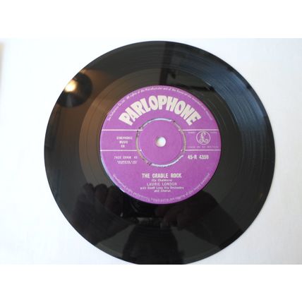 7" 1957. LAURIE LONDON. HE'S GOT THE WHOLE WORLD WORLD IN HIS HANDS.NEAR MINT