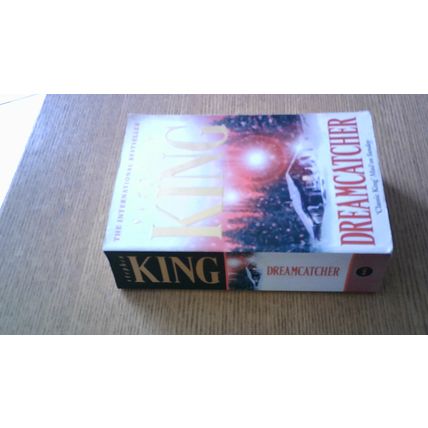 DREAMCATCHER. Stephen King (First Edition Paperback) New English Library (2001)